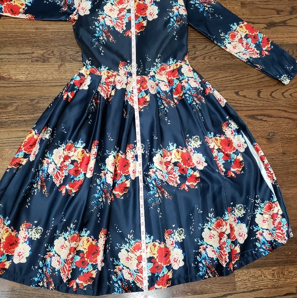 Loshow - Floral Long Sleeve Dress - Picture 3 of 4